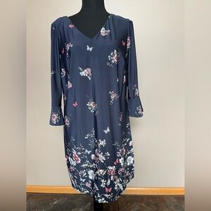 Women’s F & F navy blue floral v neck 3/4 flutter sleeves shift dress. Size 12